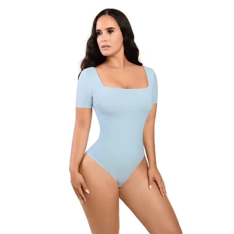 Body z kwadratowym dekoltem i stringami