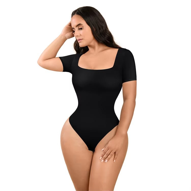 Body z kwadratowym dekoltem i stringami