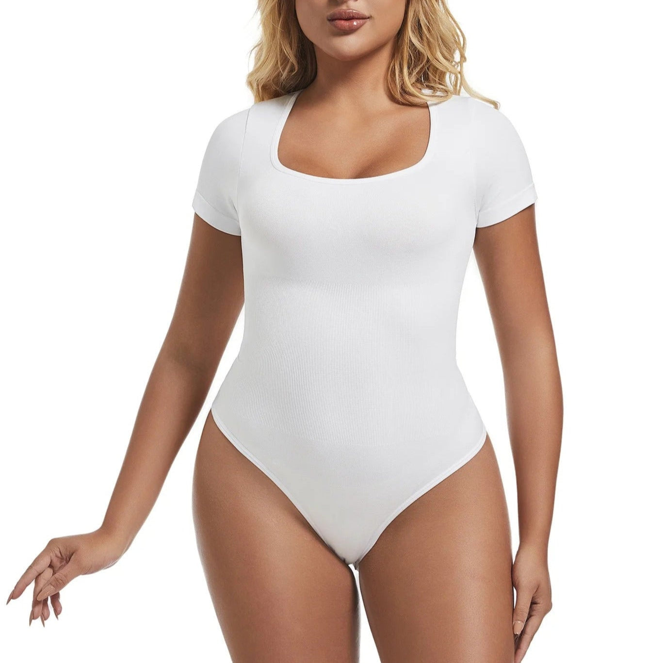 Body z kwadratowym dekoltem i stringami