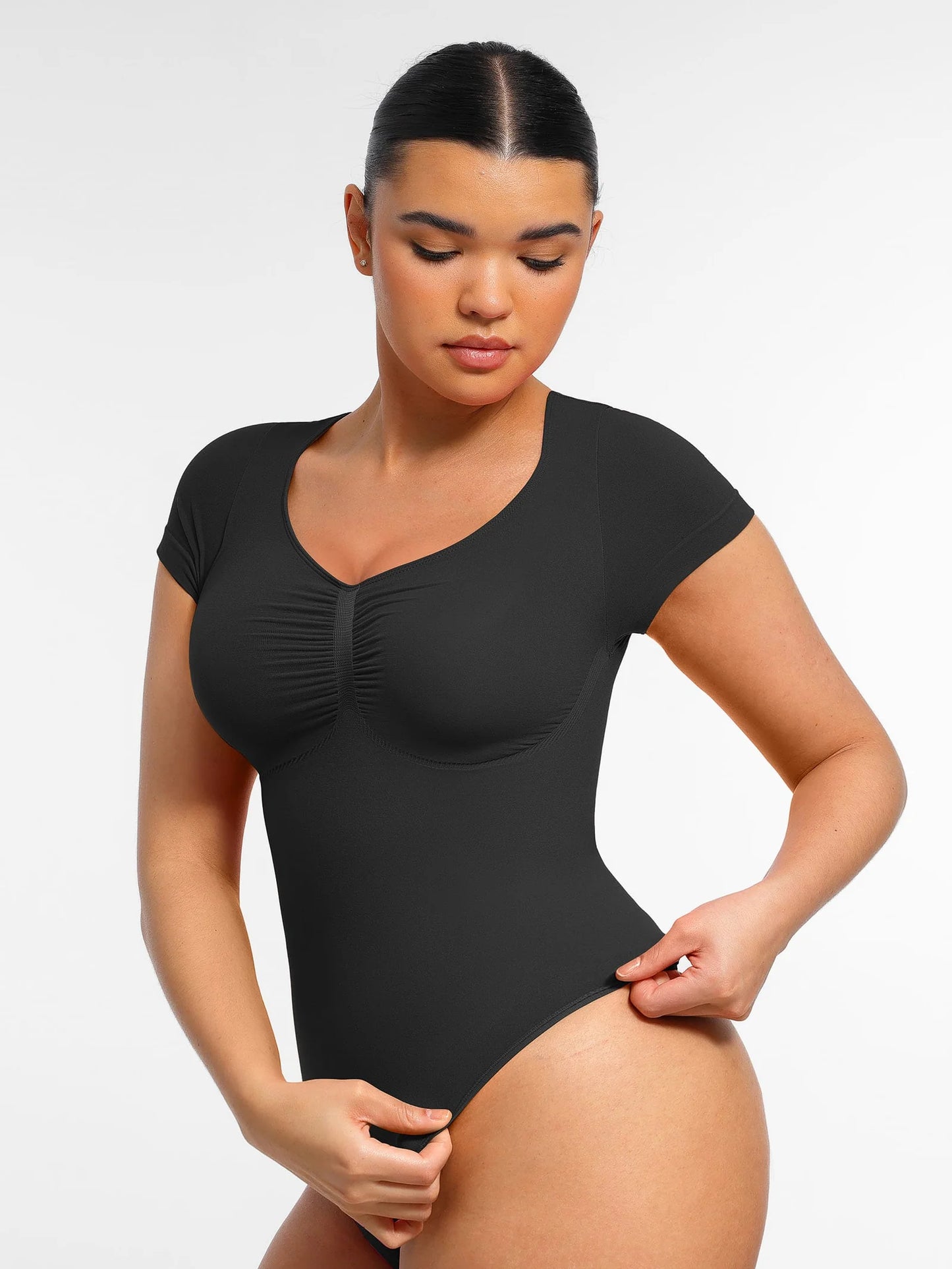 Body modelujące z rękawkiem i stringami