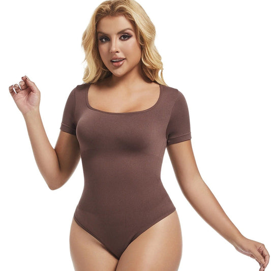Body z kwadratowym dekoltem i stringami