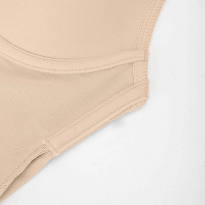 Body z głębokim dekoltem i stringami