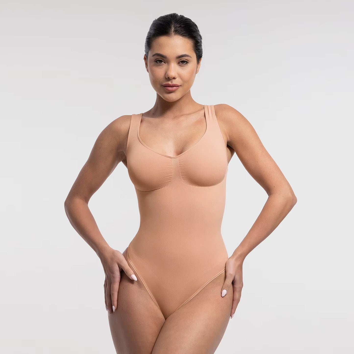 Bezszwowe body modelujące ze stringami
